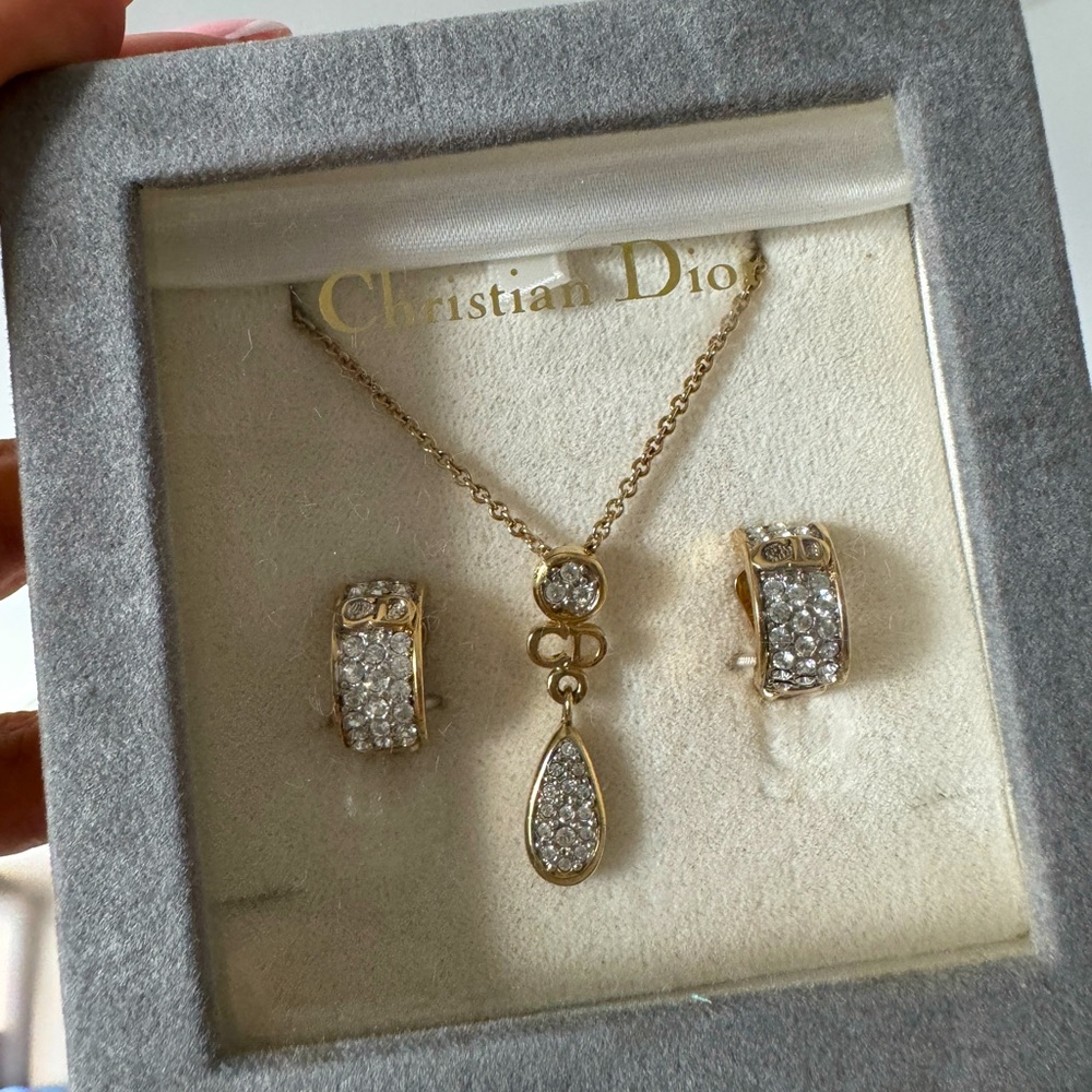 Gold plated Dior vintage jewelry set clip on earrings and a necklace